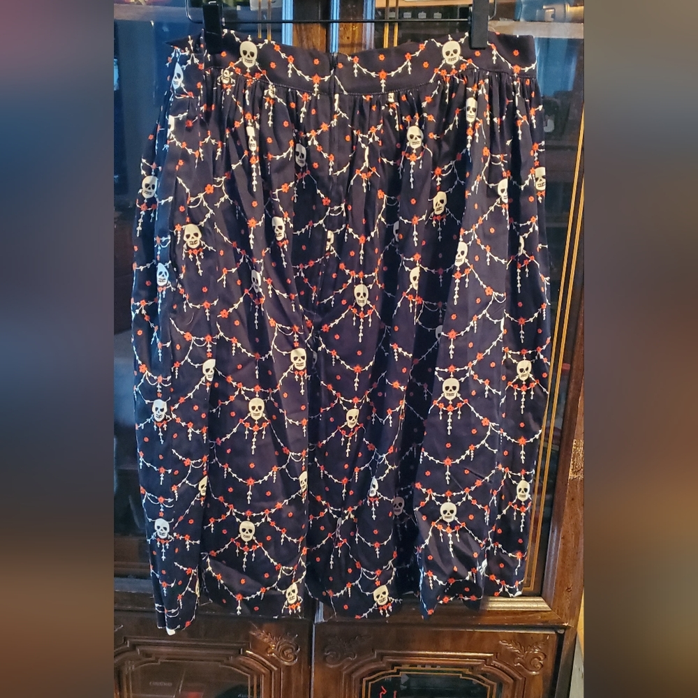 Bella Gathered Swing Skirt In Halloween Skull Lace Print 2X - Picture 3 of 12
